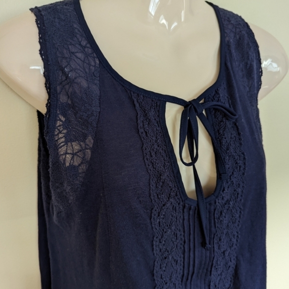 𝅺ANTHROPOLOGIE meadow rue lace and crochet detailed sleeveless top medium blue - Picture 2 of 6